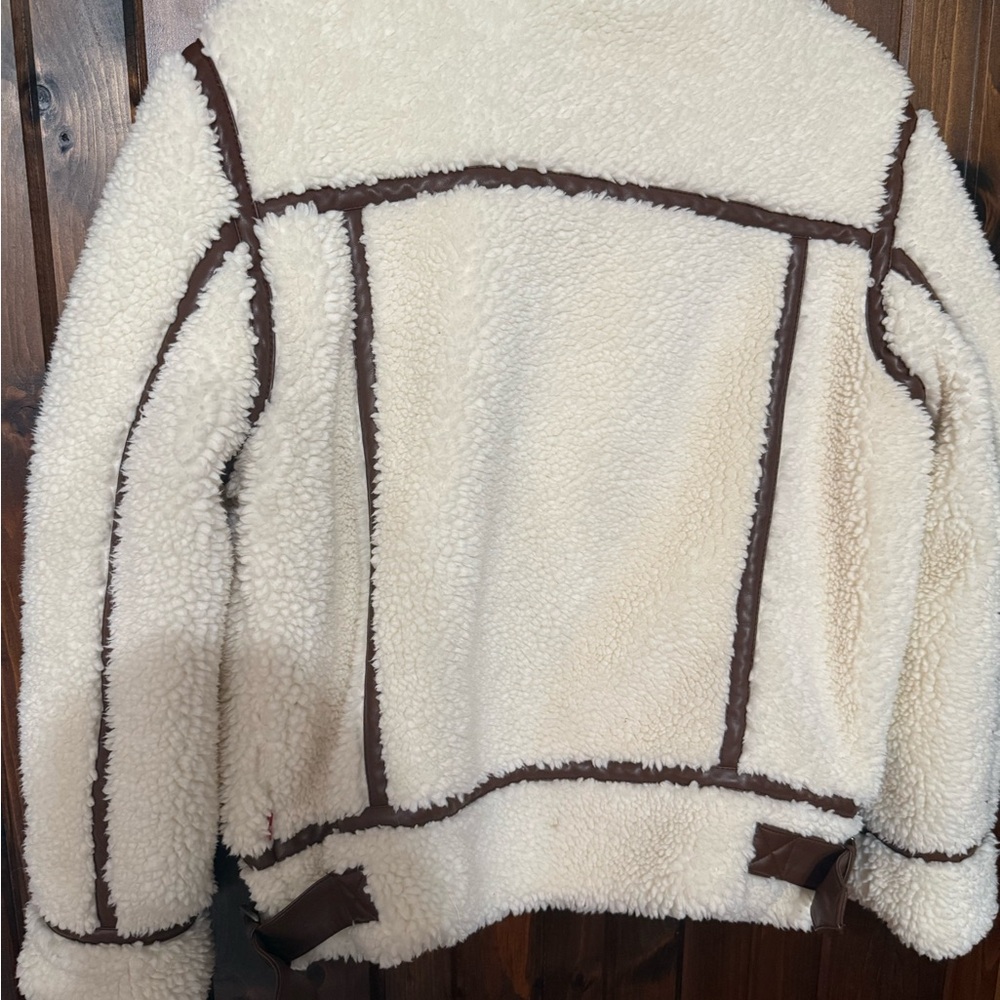 Levi's Woman’s Sherpa & Faux Leather Moto Jacket Size Medium - Picture 4 of 4